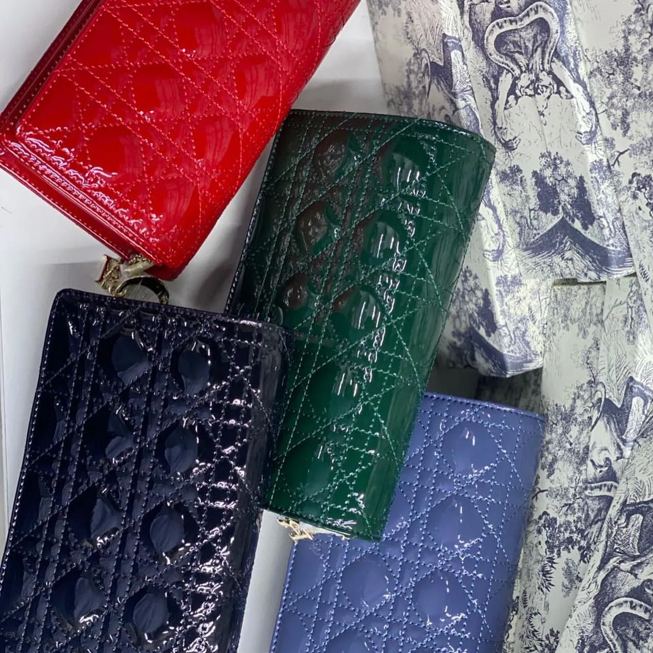 Luxury Handbags for Fashion Enthusiasts - DOR - 6168