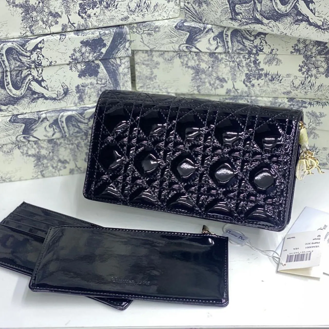 Luxury Handbags for Fashion Enthusiasts - DOR - 6168