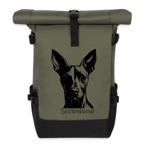 Rolltop-Rucksack mit stilisiertem Pinscher-Aufdruck und Aufschrift "Seelenhund"